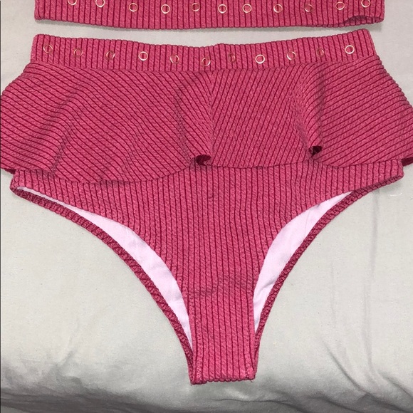 Cutest bikini ruffle set with gold accents - Picture 3 of 3